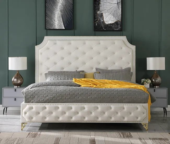 B830Leilah queen bed  (Cream color)